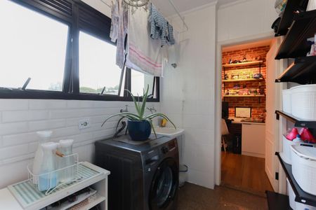 Apartamento à venda com 129m², 3 quartos e 2 vagas Apartamento à venda com 129m², 3 quartos e 2 vagasÁrea de serviço