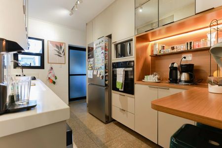 Apartamento à venda com 129m², 3 quartos e 2 vagas Apartamento à venda com 129m², 3 quartos e 2 vagasCozinha