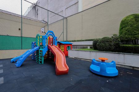 Apartamento à venda com 129m², 3 quartos e 2 vagas Apartamento à venda com 129m², 3 quartos e 2 vagasÁrea comum - Playground