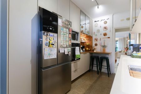 Apartamento à venda com 129m², 3 quartos e 2 vagas Apartamento à venda com 129m², 3 quartos e 2 vagasCozinha