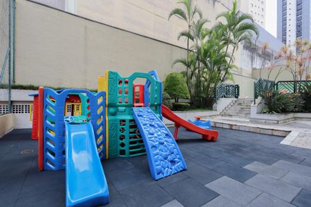 Apartamento à venda com 129m², 3 quartos e 2 vagas Apartamento à venda com 129m², 3 quartos e 2 vagasÁrea comum - Playground