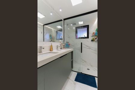 Apartamento à venda com 129m², 3 quartos e 2 vagas Apartamento à venda com 129m², 3 quartos e 2 vagasBanheiro da suíte 1