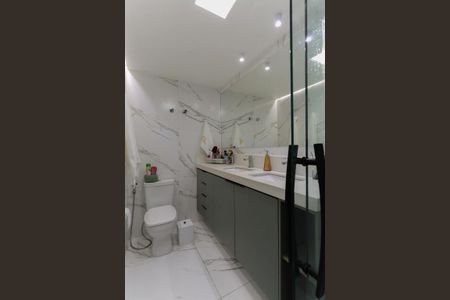 Apartamento à venda com 129m², 3 quartos e 2 vagas Apartamento à venda com 129m², 3 quartos e 2 vagasBanheiro da suíte 1