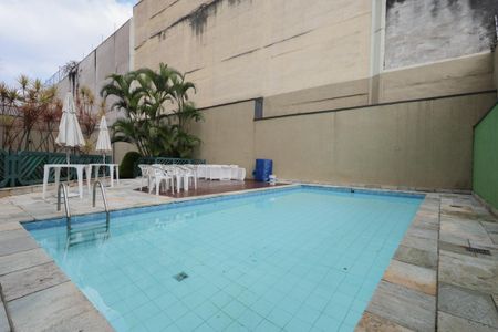 Apartamento à venda com 129m², 3 quartos e 2 vagas Apartamento à venda com 129m², 3 quartos e 2 vagasÁrea comum - Piscina