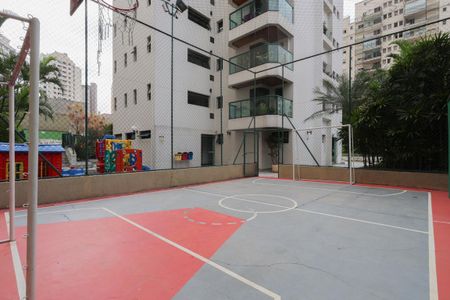 Apartamento à venda com 129m², 3 quartos e 2 vagas Apartamento à venda com 129m², 3 quartos e 2 vagasÁrea comum - Quadra esportiva