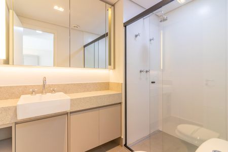 Banheiro de apartamento à venda com 1 quarto, 45m² em Indianópolis, São Paulo