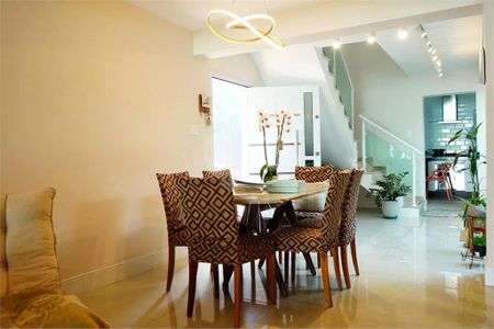 Casa à venda com 3 quartos, 226m² em Vila Santa Isabel, São Paulo