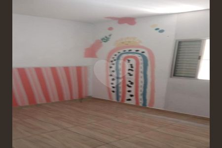 Casa à venda com 12 quartos, 298m² em Cidade Domitila, São Paulo