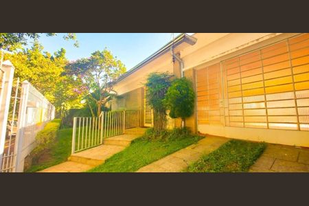Casa à venda com 211m², 4 quartos e 5 vagasFoto 01