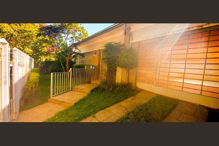 Casa à venda com 211m², 4 quartos e 5 vagasFoto 01