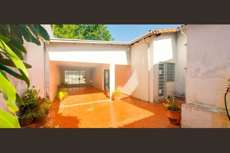 Casa à venda com 211m², 4 quartos e 5 vagasFoto 01