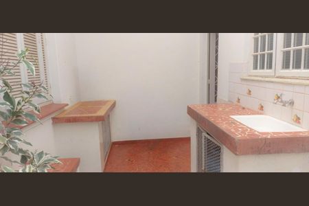 Casa à venda com 211m², 4 quartos e 5 vagasFoto 01