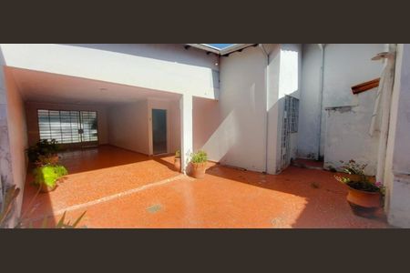 Casa à venda com 211m², 4 quartos e 5 vagasFoto 01