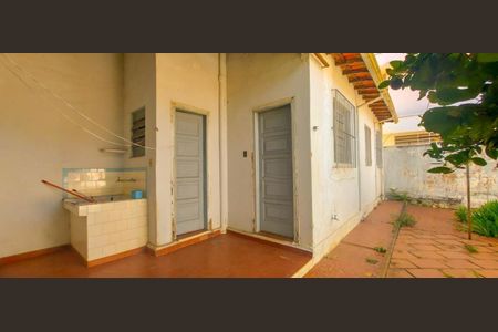 Casa à venda com 211m², 4 quartos e 5 vagasFoto 01