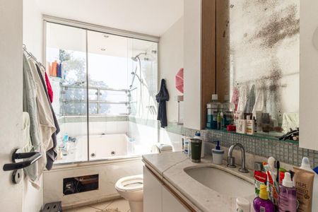 Banheiro da Suíte de casa à venda com 5 quartos, 857m² em Pacaembu, São Paulo