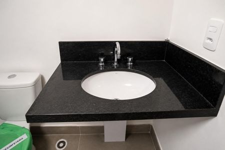 Banheiro de kitnet/studio à venda com 1 quarto, 22m² em Bela Vista, São Paulo