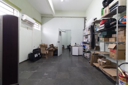 Casa à venda com 166m², 2 quartos e 2 vagasSalão 
