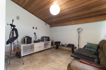 Casa à venda com 166m², 2 quartos e 2 vagasSala