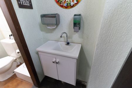 Casa à venda com 166m², 2 quartos e 2 vagasBanheiro 3 - Salão 