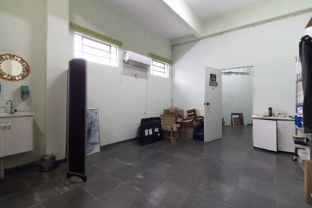 Casa à venda com 166m², 2 quartos e 2 vagasSalão 