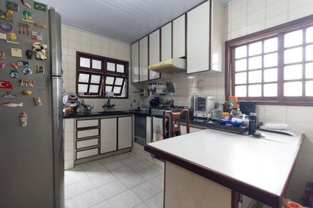 Casa à venda com 166m², 2 quartos e 2 vagasCozinha 