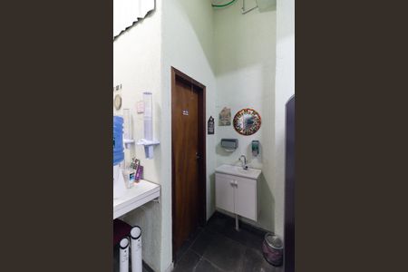 Casa à venda com 166m², 2 quartos e 2 vagasBanheiro 3 - Salão 