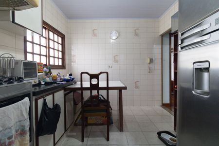 Casa à venda com 166m², 2 quartos e 2 vagasCozinha 