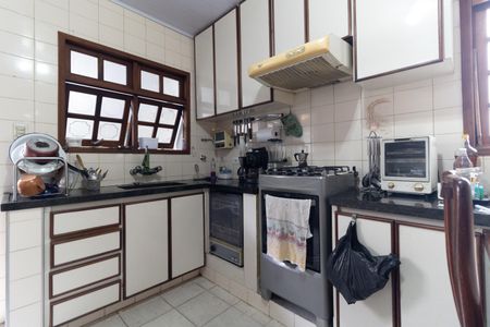 Casa à venda com 166m², 2 quartos e 2 vagasCozinha 