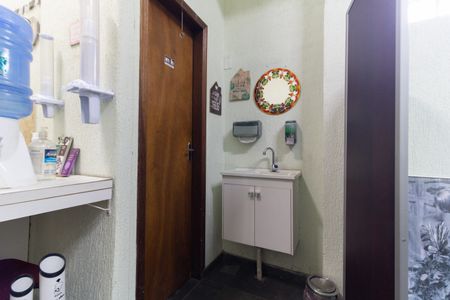 Casa à venda com 166m², 2 quartos e 2 vagasBanheiro 3 - Salão 