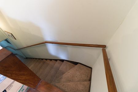 Casa à venda com 166m², 2 quartos e 2 vagasEscada