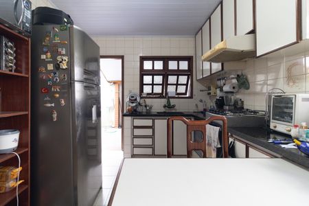 Casa à venda com 166m², 2 quartos e 2 vagasCozinha 