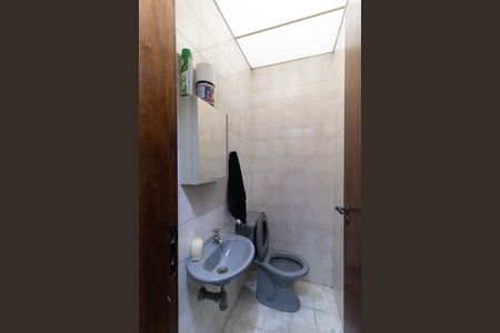 Casa à venda com 166m², 2 quartos e 2 vagasBanheiro 2 - Garagem 