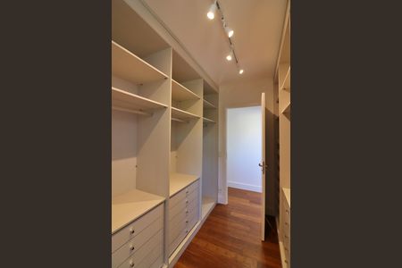 Apartamento para alugar com 156m², 3 quartos e 3 vagasSuíte 1 Closet