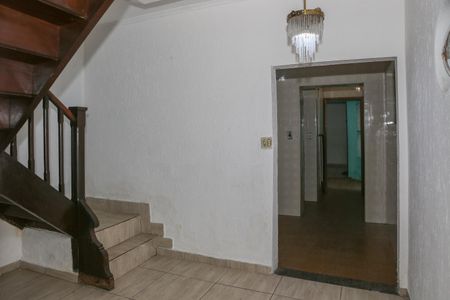 Casa à venda com 70m², 2 quartos e 2 vagas Casa à venda com 70m², 2 quartos e 2 vagasEscada