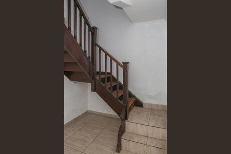 Casa à venda com 70m², 2 quartos e 2 vagas Casa à venda com 70m², 2 quartos e 2 vagasEscada