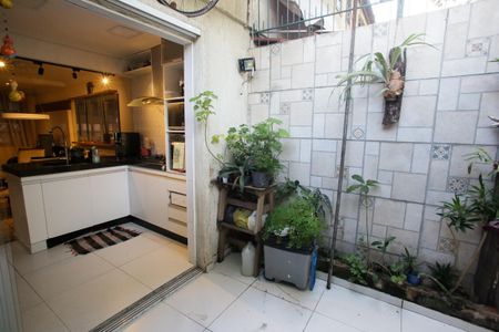 Apartamento para alugar com 65m², 2 quartos e 1 vagaÁrea de Serviço