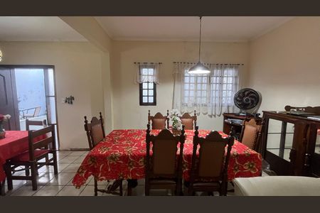 Casa à venda com 275m², 3 quartos e 2 vagas