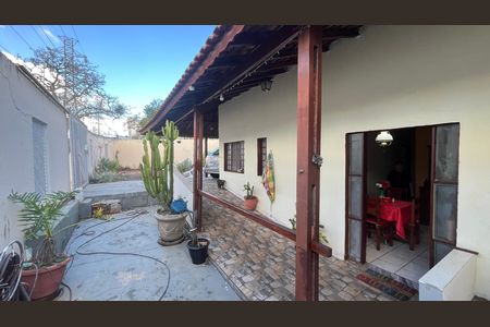 Casa à venda com 275m², 3 quartos e 2 vagas