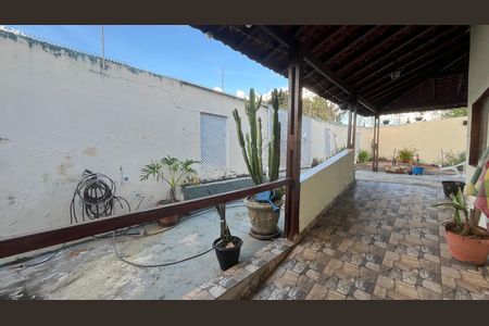 Casa à venda com 275m², 3 quartos e 2 vagas