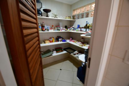 Casa de condomínio à venda com 480m², 4 quartos e 6 vagasCozinha - Despensa