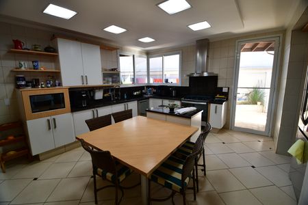 Casa de condomínio à venda com 480m², 4 quartos e 6 vagasCozinha