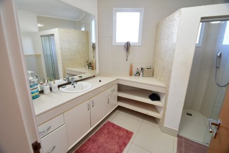 Casa de condomínio à venda com 480m², 4 quartos e 6 vagasBanheiro Suíte