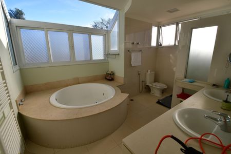 Casa de condomínio à venda com 480m², 4 quartos e 6 vagasBanheiro Suíte