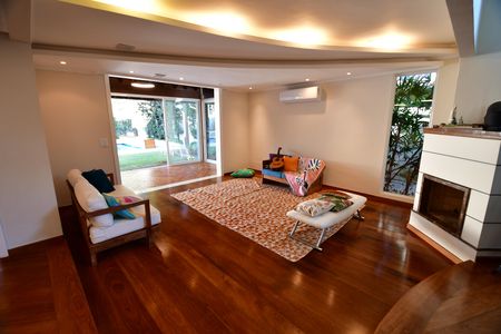 Casa de condomínio à venda com 480m², 4 quartos e 6 vagasSala