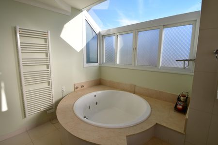 Casa de condomínio à venda com 480m², 4 quartos e 6 vagasBanheiro Suíte