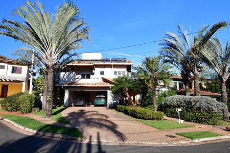 Casa de condomínio à venda com 480m², 4 quartos e 6 vagasFachada