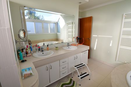 Casa de condomínio à venda com 480m², 4 quartos e 6 vagasBanheiro Suíte