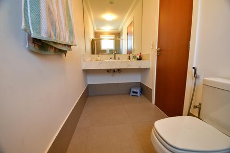 Casa de condomínio à venda com 480m², 4 quartos e 6 vagasBanheiro Suíte