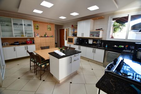 Casa de condomínio à venda com 480m², 4 quartos e 6 vagasCozinha
