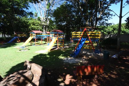 Casa de condomínio à venda com 480m², 4 quartos e 6 vagasÁrea comum - Playground
